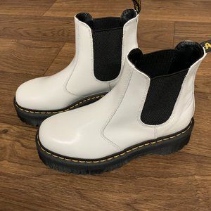 Dr. Martens 2976 Platform Chelsea Boots (Womens 9)